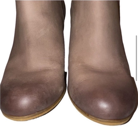 NORDSTROM “TROLLEY” GRAY LEATHER DISTRESSED ZIP ANKLE BOOTIE SIZE 11. (Runs Sm) - Picture 5 of 9